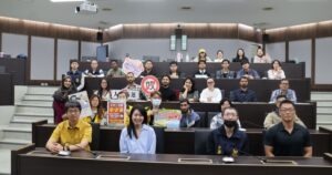 國立臺灣海洋大學行政大樓第二演講廳的階梯座席與活動現場